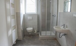 Bad in 1-Raum-Wohnung in der Nähe der Hochschule Nordhausen, WG